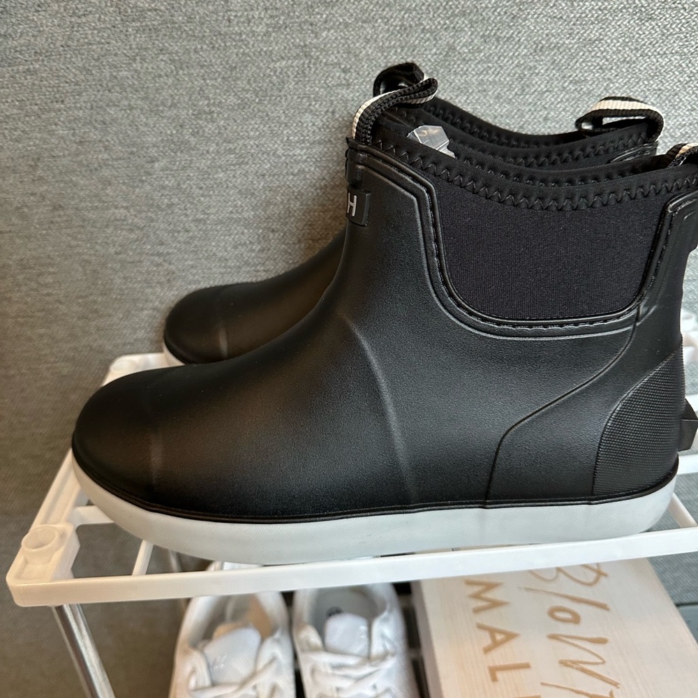 Women’s Boots - Picture 3 of 4